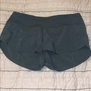 Lulu shorts 2.5 inseam
